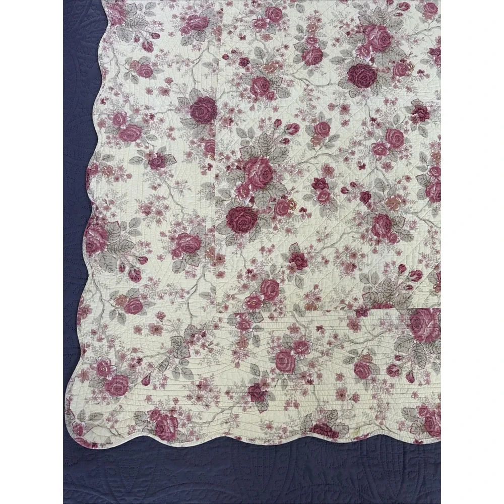 Antique Rose Pattern Quilt 50 x 60